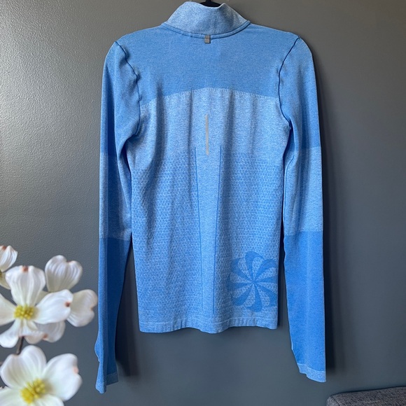 NIKE TechKnit  Dri-FIT Long-sleeve Running Top. (Slim Fit) Unisex - Picture 3 of 10